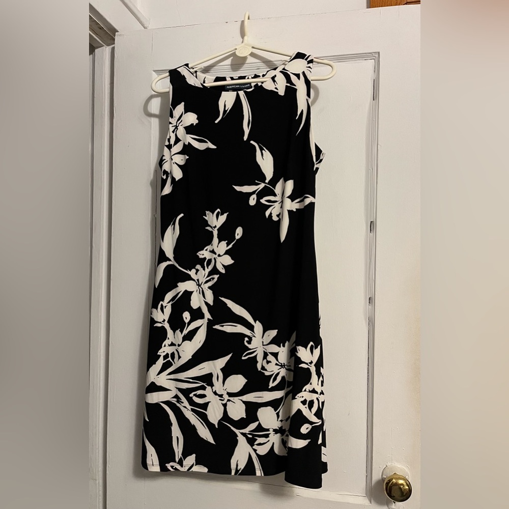 Sleeveless dress, knee length